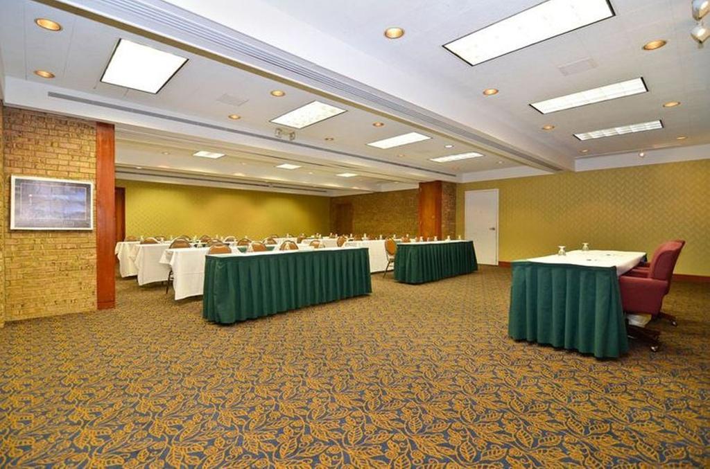 Clock Tower Resort And Conference Center - Rockford Business bild